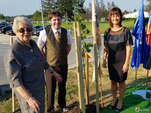 Predsednik ČZS Boštjan Noč pomagal posaditi 150. medonosno drevo 4